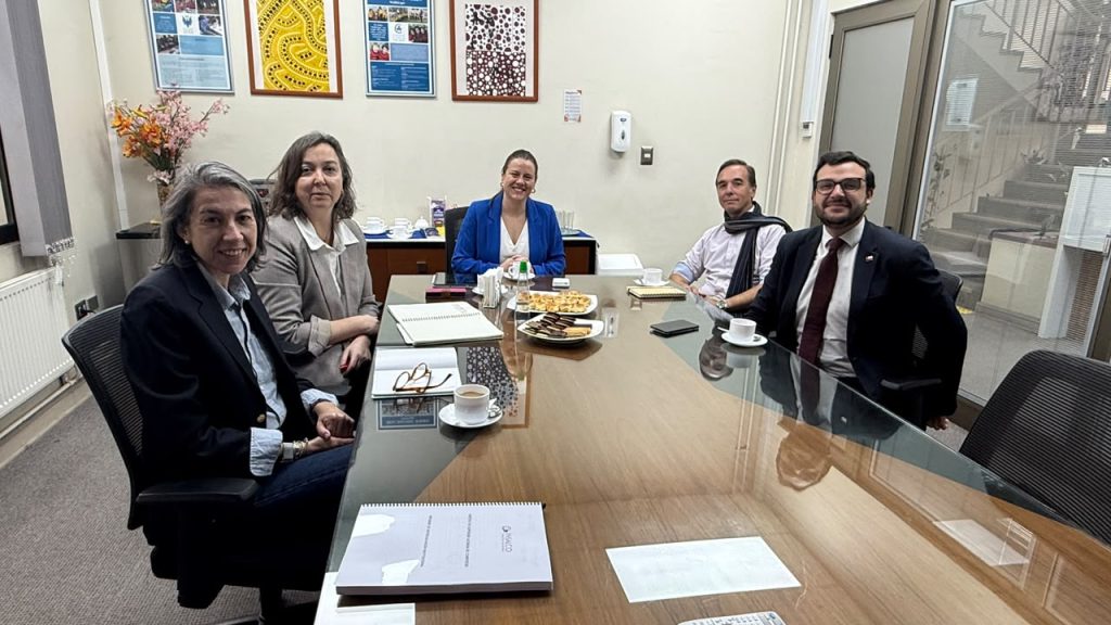 Corpeduff presenta el modelo de formación dual de INSALCO a parlamentarios